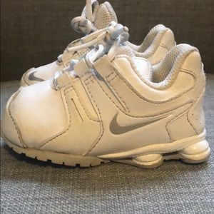 White baby shox size 4